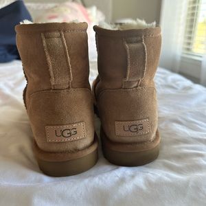 Ugg Mini womens 9